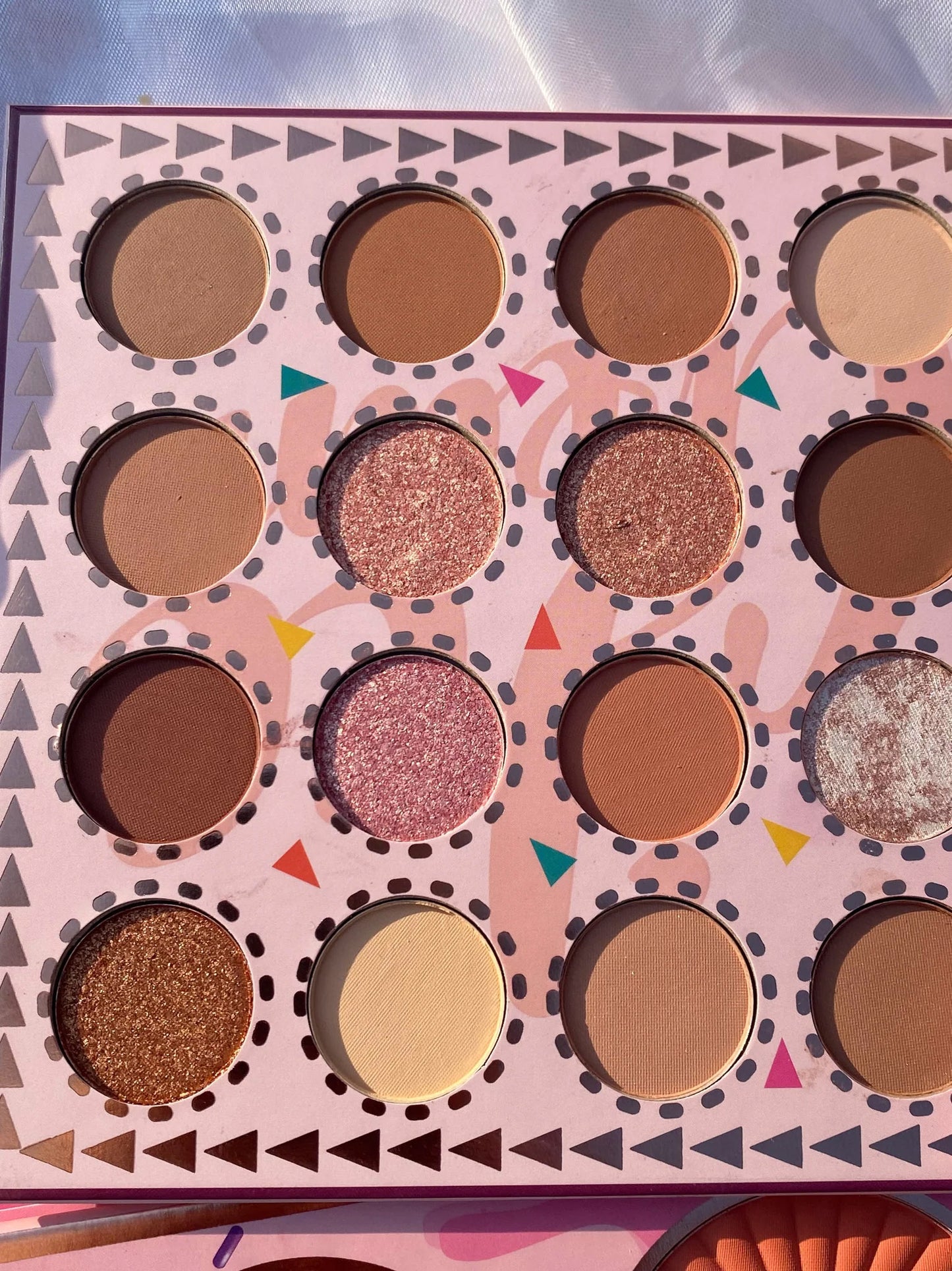 HUDAMOJI DELICIOUS EYESHADOW PALETTE DAIRY