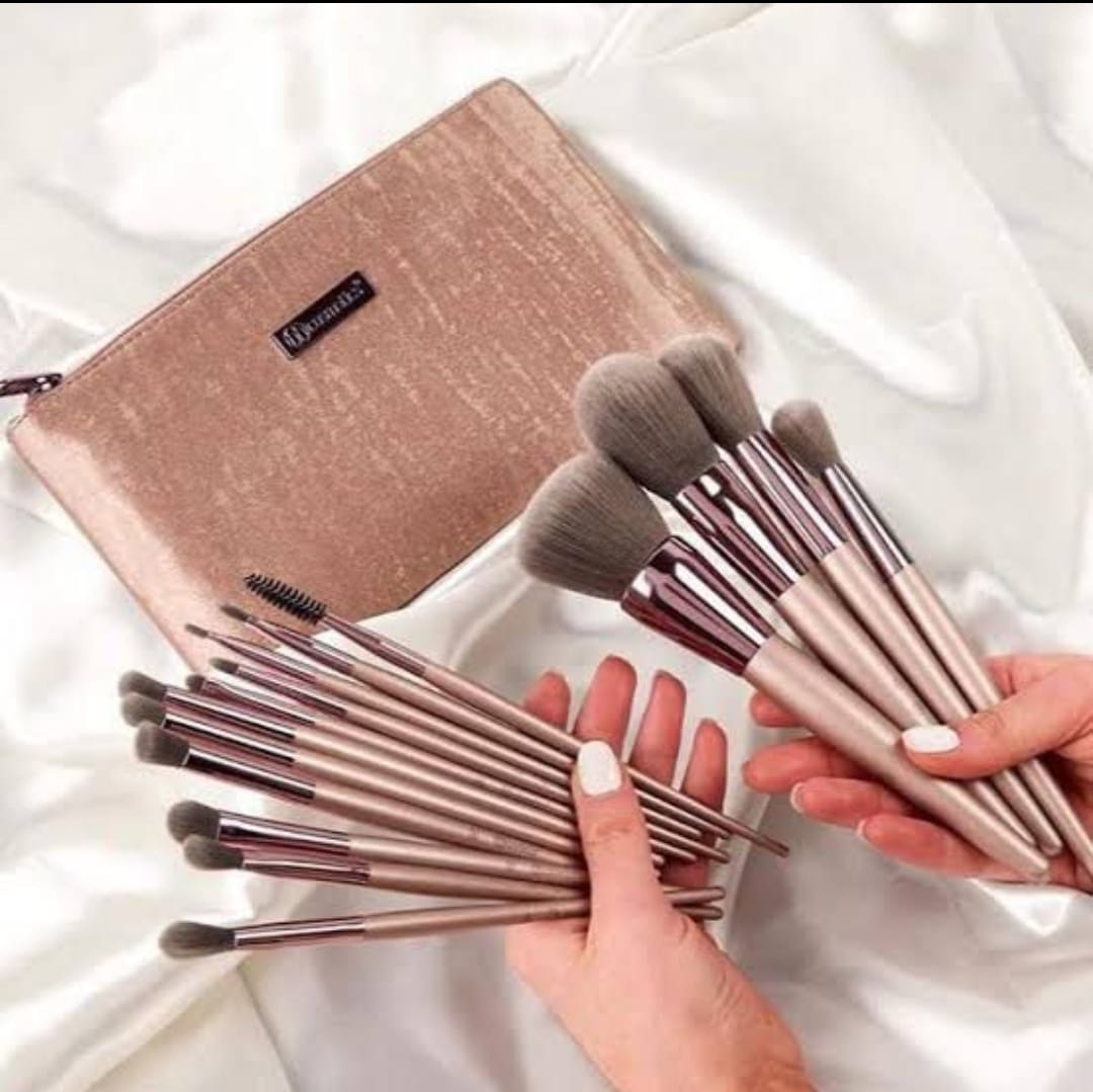 BH Cosmetics Lavish Elegance 15 Pieces Brush Set with Bag - AAMU COSMETICS